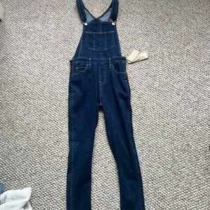 Levis Overalls size 25